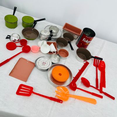 Lot 72 Vintage kids play kitchen items