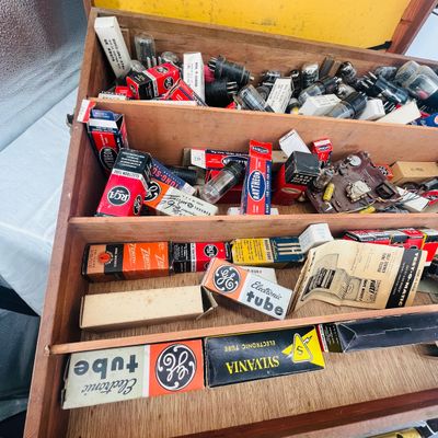 Lot 49 Sylvania TV & other Tubes and case