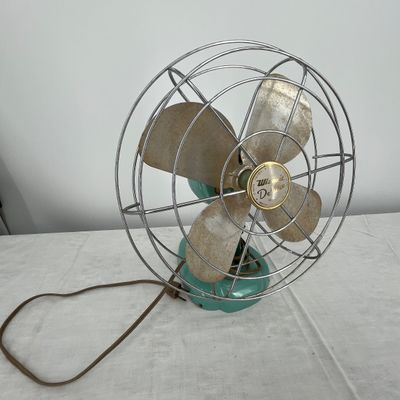 Lot 20 Vintage fan Jadeite color