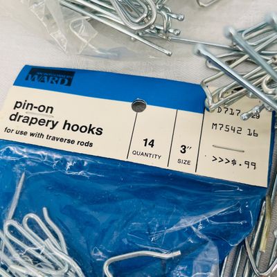 Lot 105 Bag of drapery hooks
