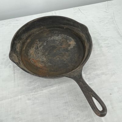 Lot 5 Wagner #8 skillet