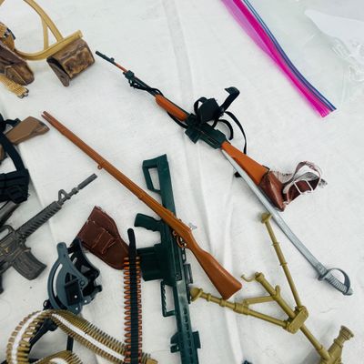 Lot 95 GI JOE Guns and accessories