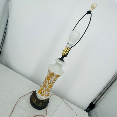 Lot 58 Satinized milk glass lamp