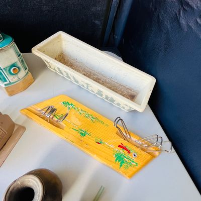 Lot 146 Junk drawer assortment