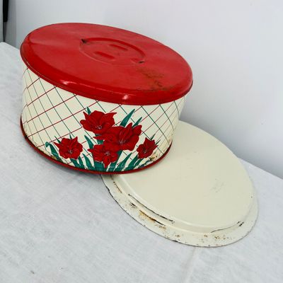 Lot 133 Cake tin