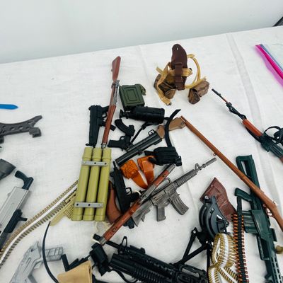 Lot 95 GI JOE Guns and accessories