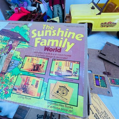 Lot 100 Sunshine Family items