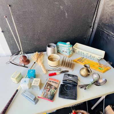 Lot 146 Junk drawer assortment