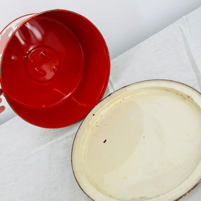 Lot 133 Cake tin