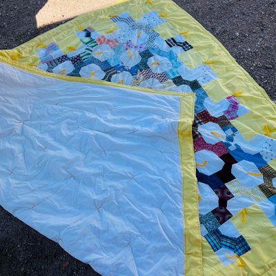 Lot 147 Drunkard's Path quilt