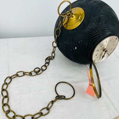 Lot 21 Vintage Howard Miller ball clock