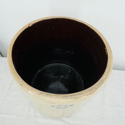 Lot 24 8 gallon crock