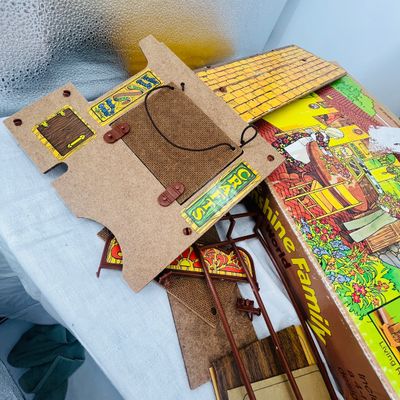 Lot 100 Sunshine Family items