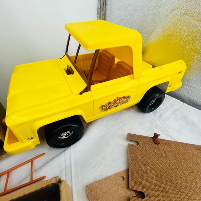 Lot 100 Sunshine Family items