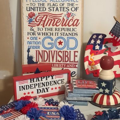 Patriotic Americana Decor Collection with Pledge of Allegiance Sign