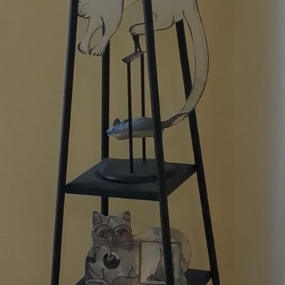 Cat-Themed Metal Pyramid Etagere