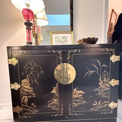 Vintage Drexel Heritage "Et Cetera" Collection Chinoiserie Black Lacquer Cabinet