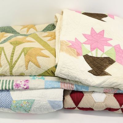 Sale Photo Thumbnail #353: Group of Five Assorted Patchwork Quilts