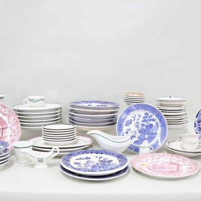 Sale Photo Thumbnail #265: Large Group of Restaurant Style Dinnerware