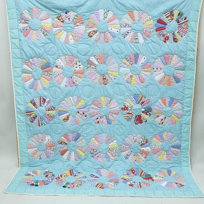 Sale Photo Thumbnail #352: Dresden Plate Patchwork Quilt