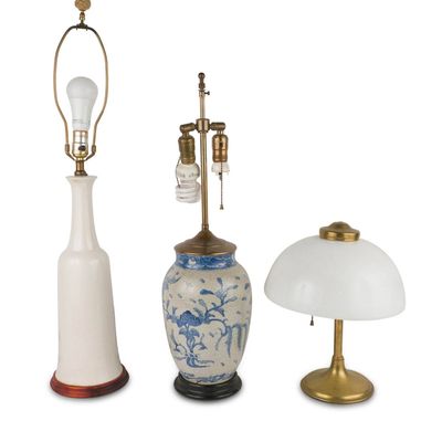 Sale Photo Thumbnail #181: Blue and White Porcelain Table Lamp