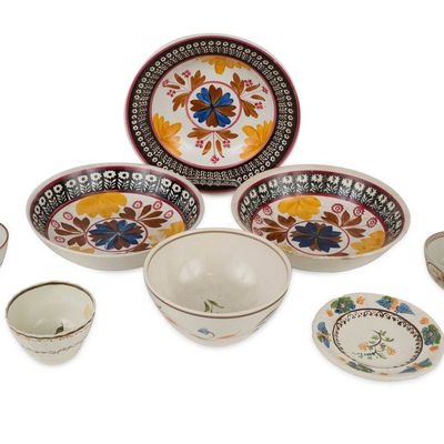 Sale Photo Thumbnail #195: Eight Assorted Porcelain Table Articles