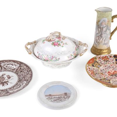 Sale Photo Thumbnail #194: Five Porcelain Table Articles