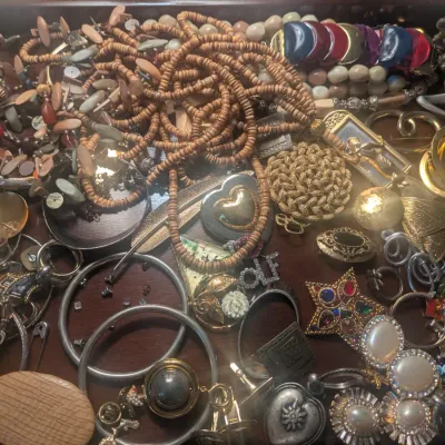 Sale Photo Thumbnail #37: Costume jewelry 