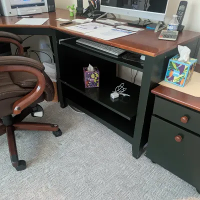 Beautiful master desk - computer not included**