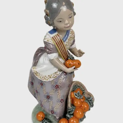 Lladro #1422 “Miss Valencia” Valencian Orange Seller Porcelain Figurine with Original Box