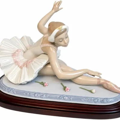 Lladro “Ovation” Ballerina Porcelain Figurine #6614 with Original Box