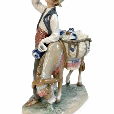 Lladro “Cacharrero Tipico” Porcelain Figurine No. 4859 With Original Box
