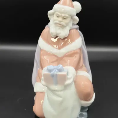 Lladró “A Gift From Santa” #6575 1998 Premiere Issue Porcelain Figurine with Original Box