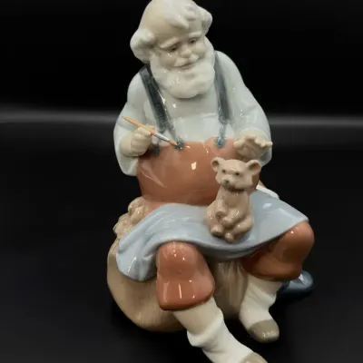 Lladró Santa’s Magic Touch #06774 Porcelain Figurine with Original Box & Certificate