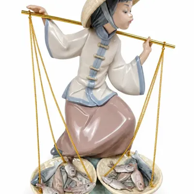 Lladro “Chinita en el Mercado” #5172 Porcelain Figurine with Original Box