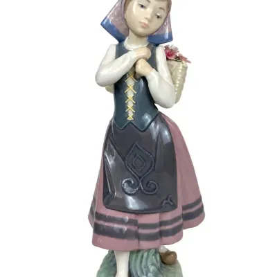 Lladro #1417 “Galleguiña Flores a la Espalda” Galician Flower Girl Porcelain Figurine with Original 