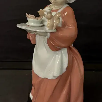 Lladró “Mrs. Santa Claus” Porcelain Figurine #6893 – Santa’s Magical Workshop – Original Box