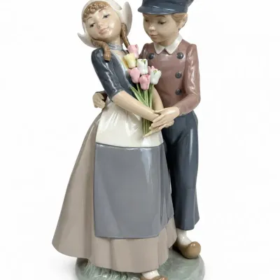 Vintage Lladro #5124 “Dutch Couple” Holandesitos Porcelain Figurine With Original Box
