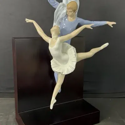 Lladro “Graceful Moment” #6033 Porcelain Ballet Dancers on Wood Base – Original Box