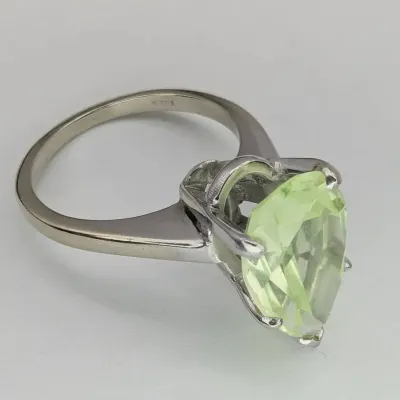 14K White Gold & Green Topaz Ring...Sz 6.5