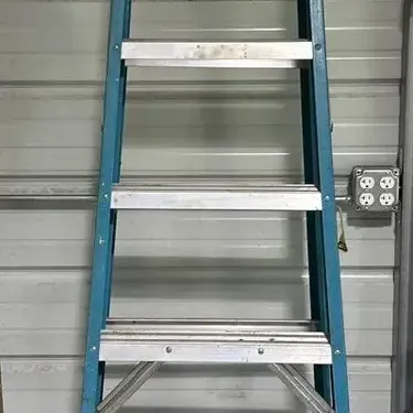 Werner 8’ Fiberglass Stepladder