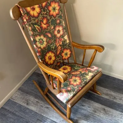 Vintage Solid Wood Spindle Back Rocking Chair 22x30x41