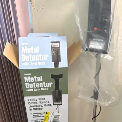Metal Detector With Arm Rest