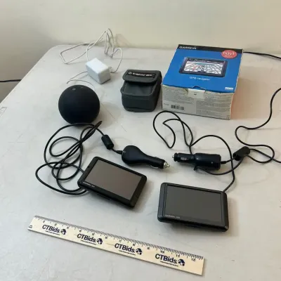 Amazon Alexa & 2 Garmin Nüvi 