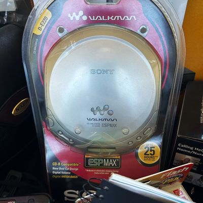 Sale Photo Thumbnail #27: Vintage Walkman IOB 