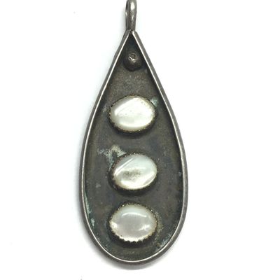 Navajo Mother of Pearl pendant