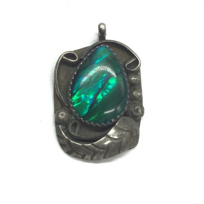 Navajo mother of pearl pendant
