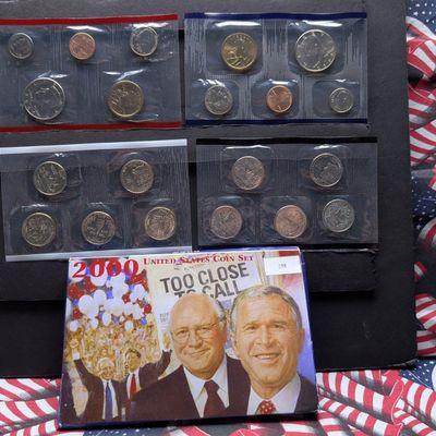 Sale Photo Thumbnail #295: 2000 P&D U.S. Mint Set W/ State Quarters in Display