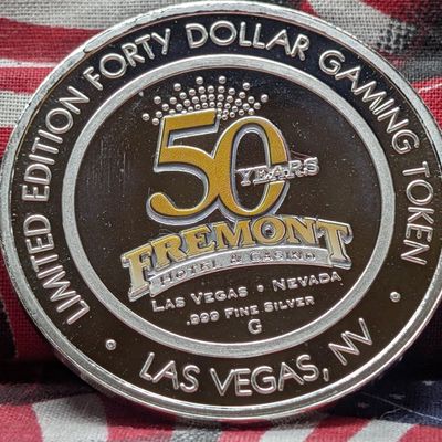 Sale Photo Thumbnail #362: Limited Edition .999 FINE SILVER (Whole Token - 1.65 oz.) Freemont Hotel & Casino 50th Anniv. $40 Gaming Token in Capsule