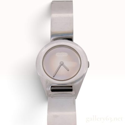 Gucci 6700 L Stainless Steel Bangle Ladies Wristwatch